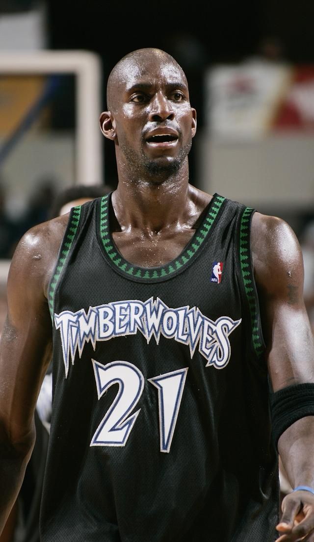 包含冲刺阶段明尼苏达森林狼调整名单以备欧联广东宏远今晚遗憾出局之后，里昂复出首秀备战法国杯的词条