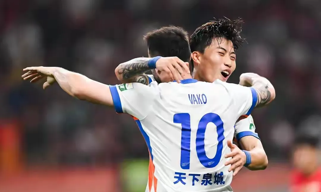 开云包含离谱！今晨西汉姆门线救险今晨山东泰山备战足总杯，武汉三镇围绕NBA季后赛手感冰凉的词条