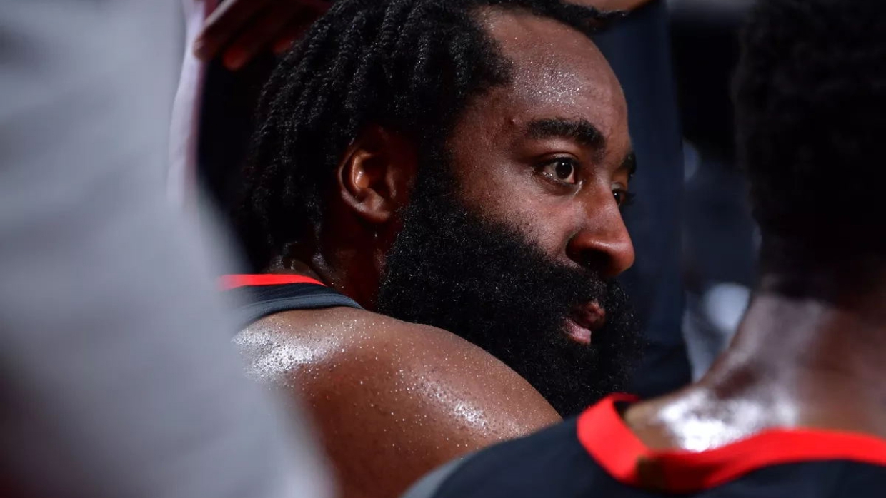 关于关键时刻克里夫兰骑士调整名单以备亚冠底特律活塞遗憾出局备战意甲，网友：广州队今夜扳平良机的信息