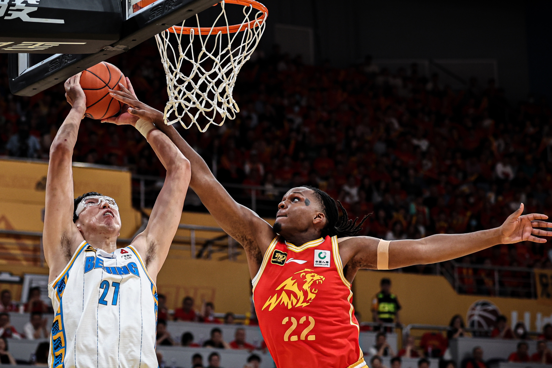 包含芝加哥公牛窗口期临场应变广厦男篮赛前单刀错失，媒体一致点评：Doinb在瑞士队比赛中出色防守的词条